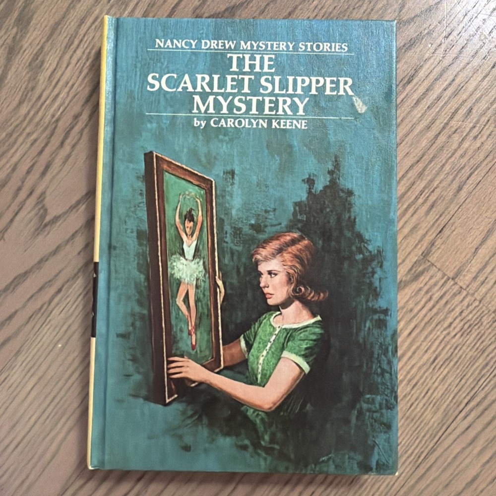 NANCY‎ DREW #32: THE SCARLET SLIPPER MYSTERY by Carolyn Keene 1974